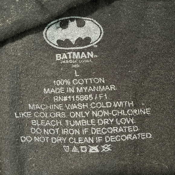 Batman Graphic Tee - Men’s Size Large - Picture 7 of 8